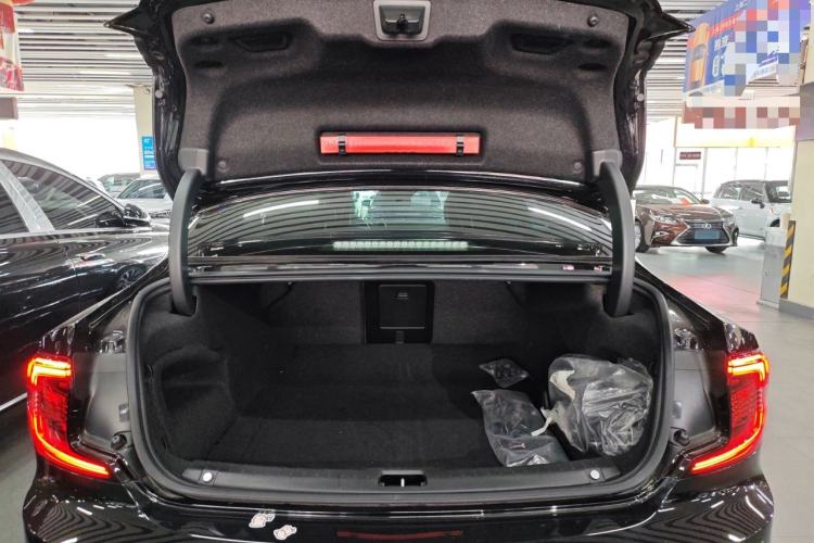 Used Volvo S90 New Energy 2021 T8 eDrive Hybrid Zhiyi Luxury Edition