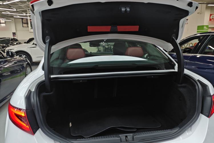 Used Alfa Romeo Giulia 2017 2.0T 280HP Luxury Edition
