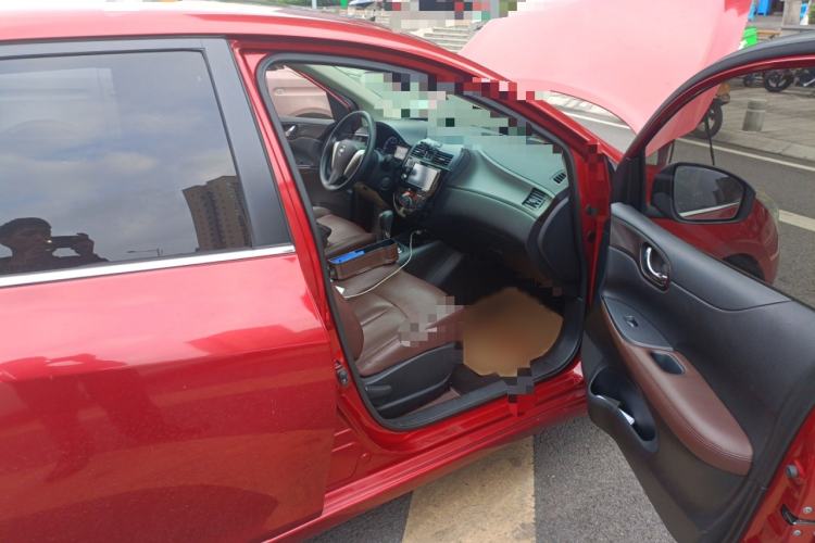 Used Nissan Tiida 2013 1.6L CVT Cool Cafe Edition
