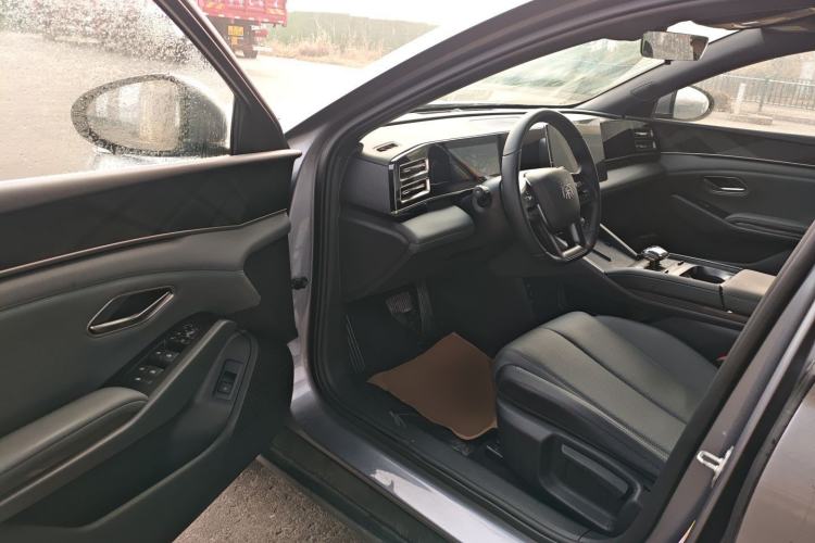 Used BYD Qin L 2025 DM-i Smart Drive 80KM Leading Model
