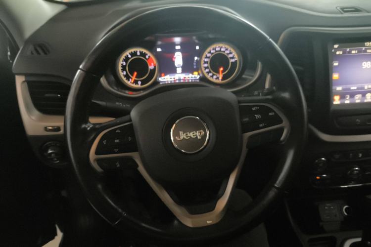 Used  Cherokee 2017 2.0L Superior Edition
