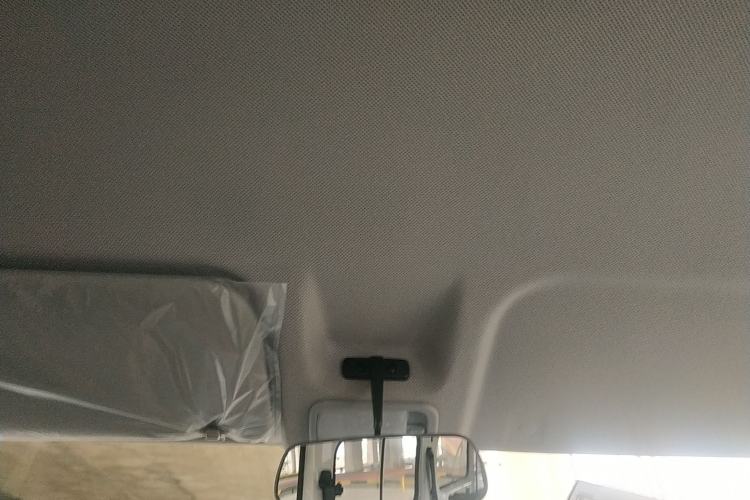 Used Wuling Yangguang 2024 300KM Comfort Version Passenger Van 75kW
