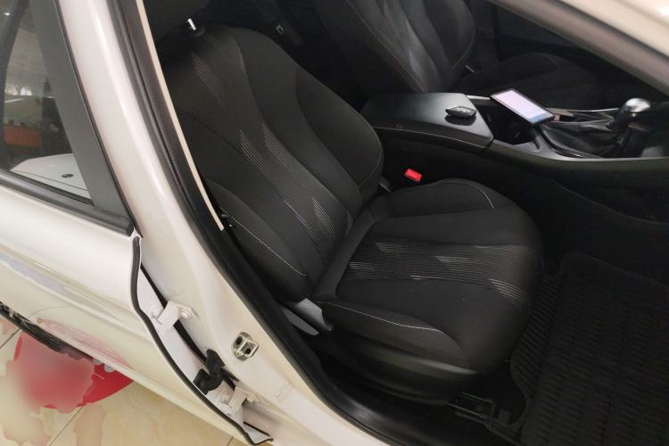 Used Roewe i5 2021 1.5L CVT Platinum Edition