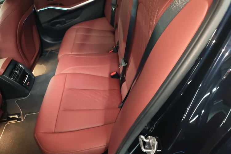 Used BMW i3 2024 eDrive 35 L
