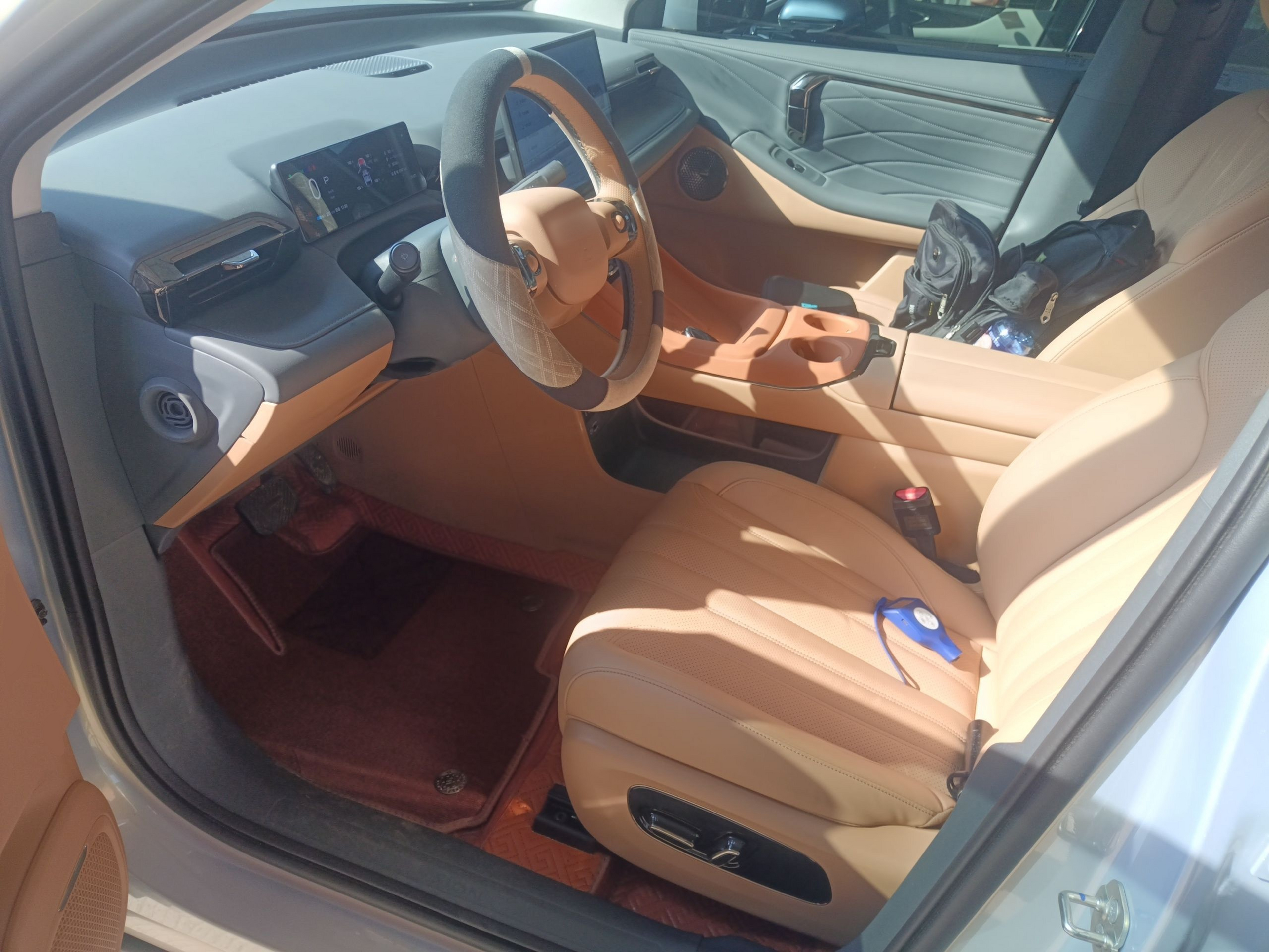 Переднее сиденье в автомобиле