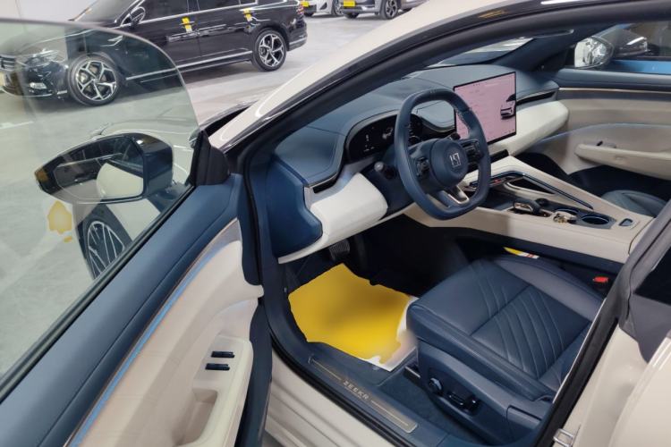 Used Zeekr 001 2025 YOU Edition 100 kWh All-Wheel Drive
