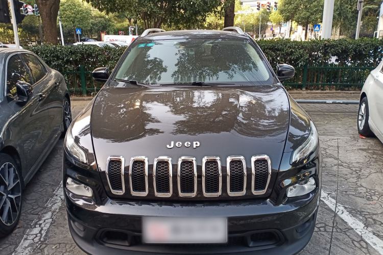 Used  Cherokee 2016 2.4L Leading Edition