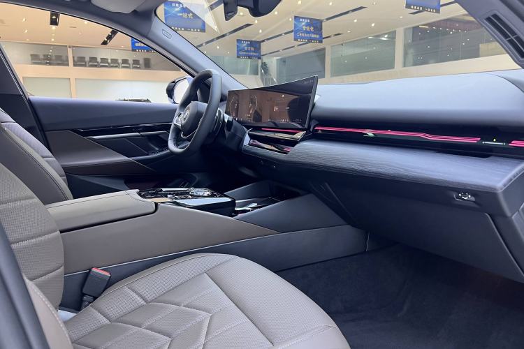 Used BMW 5 Series 2024 525Li Luxury Package
