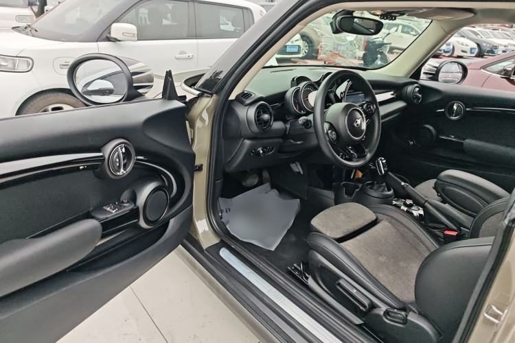 Used  MINI 2019 1.5T COOPER Classic Edition
