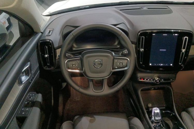 Used Volvo XC40 2023 B4 4x4 Smart Luxury Edition
