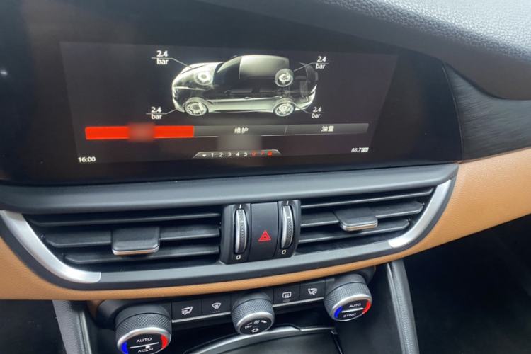 Used Alfa Romeo Giulia 2017 2.0T 280HP Luxury Edition
