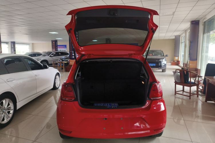 Used Volkswagen Polo 2016 1.6L Automatic Comfort Model
