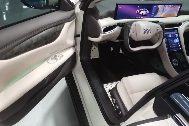 Used  L6 2024 Max Extended-Range Version
