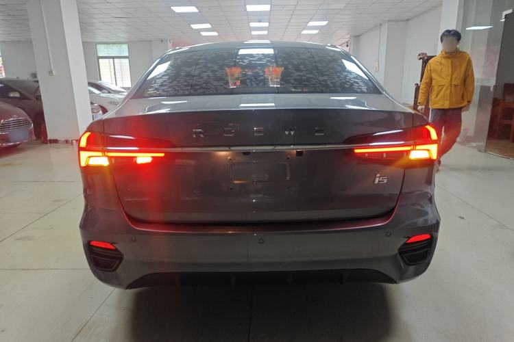 Used Roewe i5 2021 1.5L CVT Black Gold Edition
