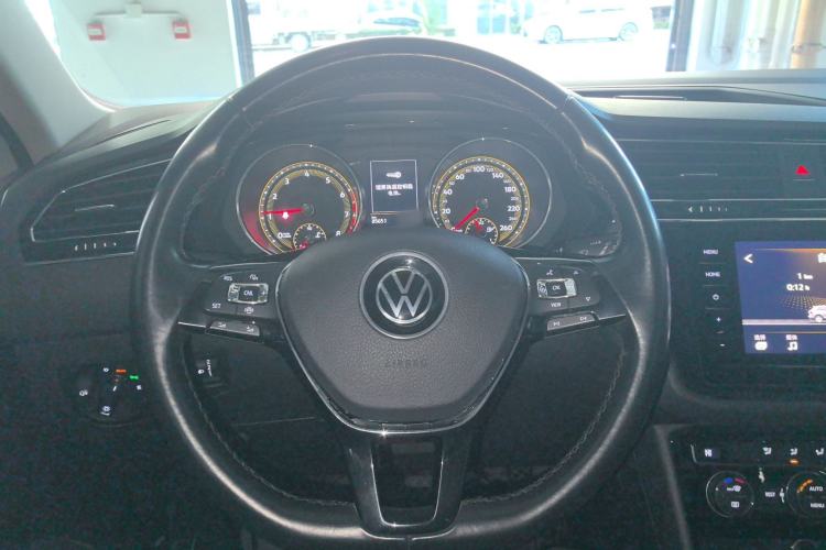 Used Volkswagen Tiguan L 2021 330TSI Automatic Two-Wheel Drive Smart Edition