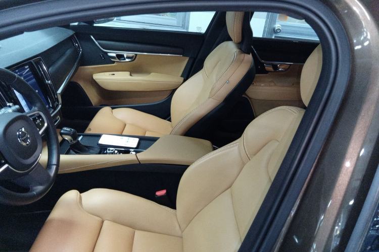 Used Volvo V90 2017 Cross Country T5 AWD Smart Range Edition
