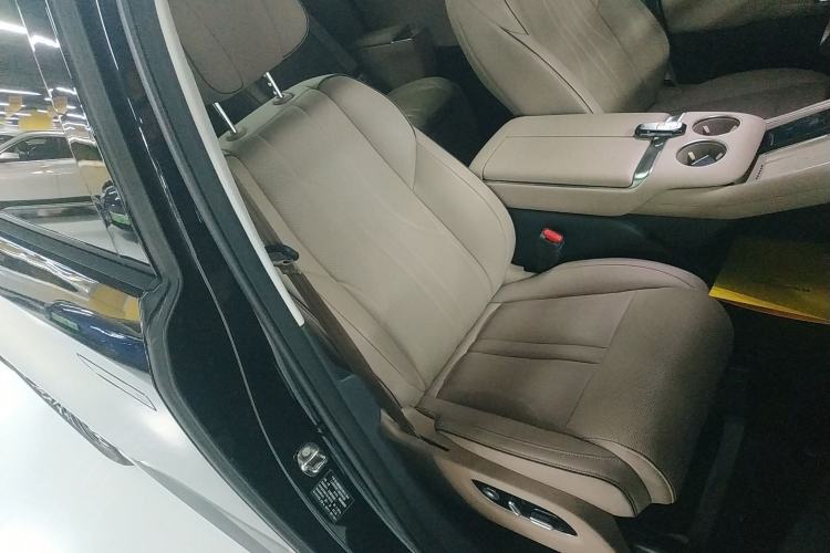 Used XPeng X9 2025 740 Ultra-Long Range Max
