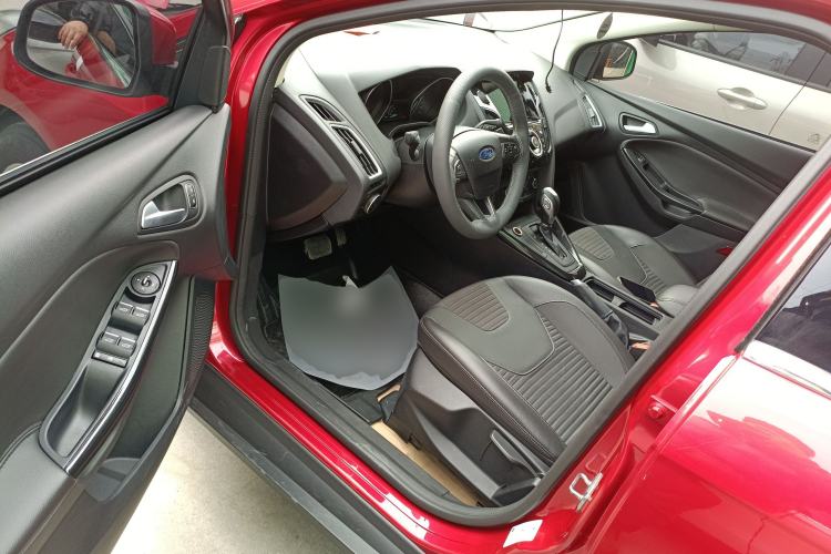 Used Ford Focus 2015 Hatchback 1.6L Automatic Fashion Edition