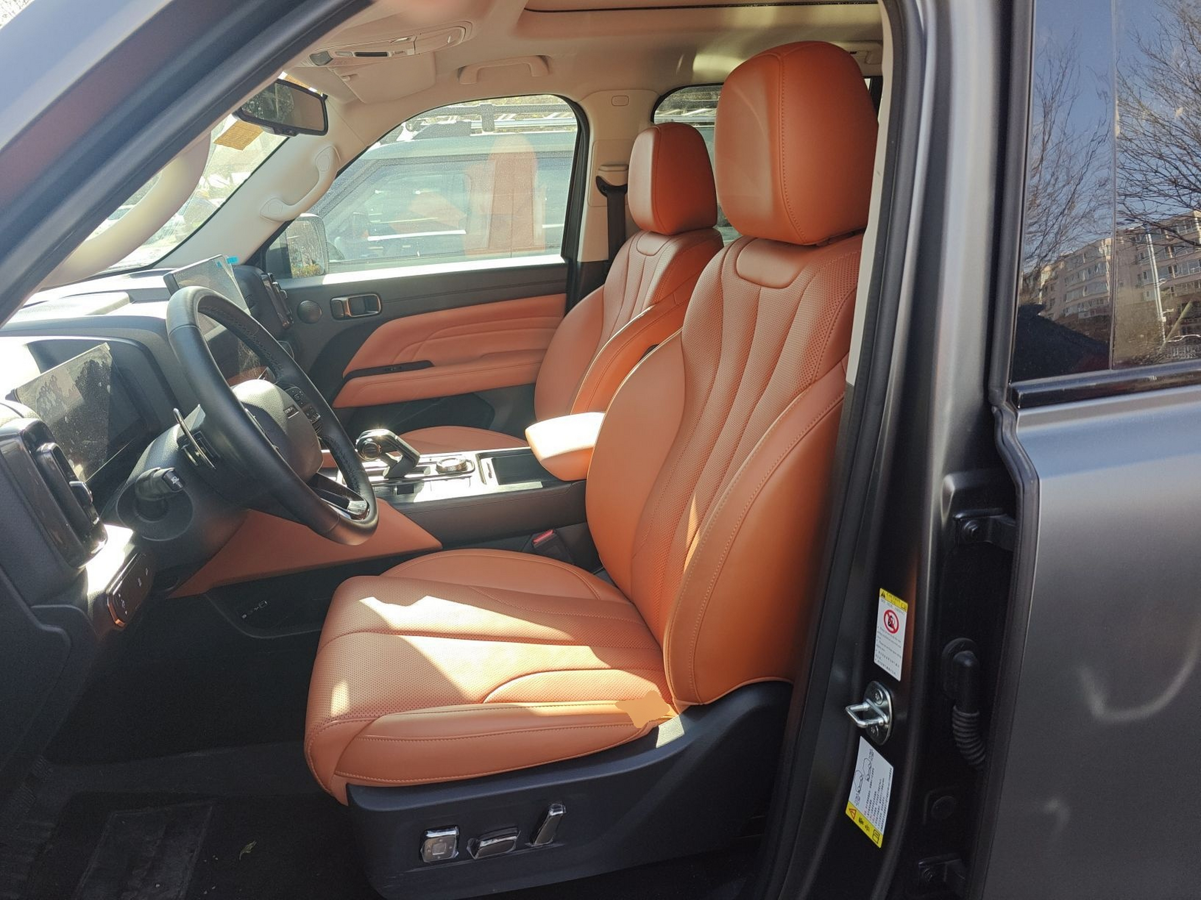 المقاعد الأمامية داخل السيارة