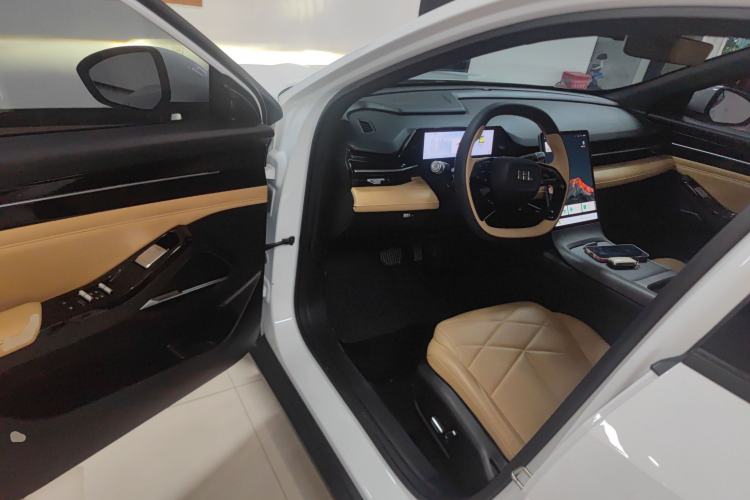 Used  L6 2024 125km PLUS Dragon Edition
