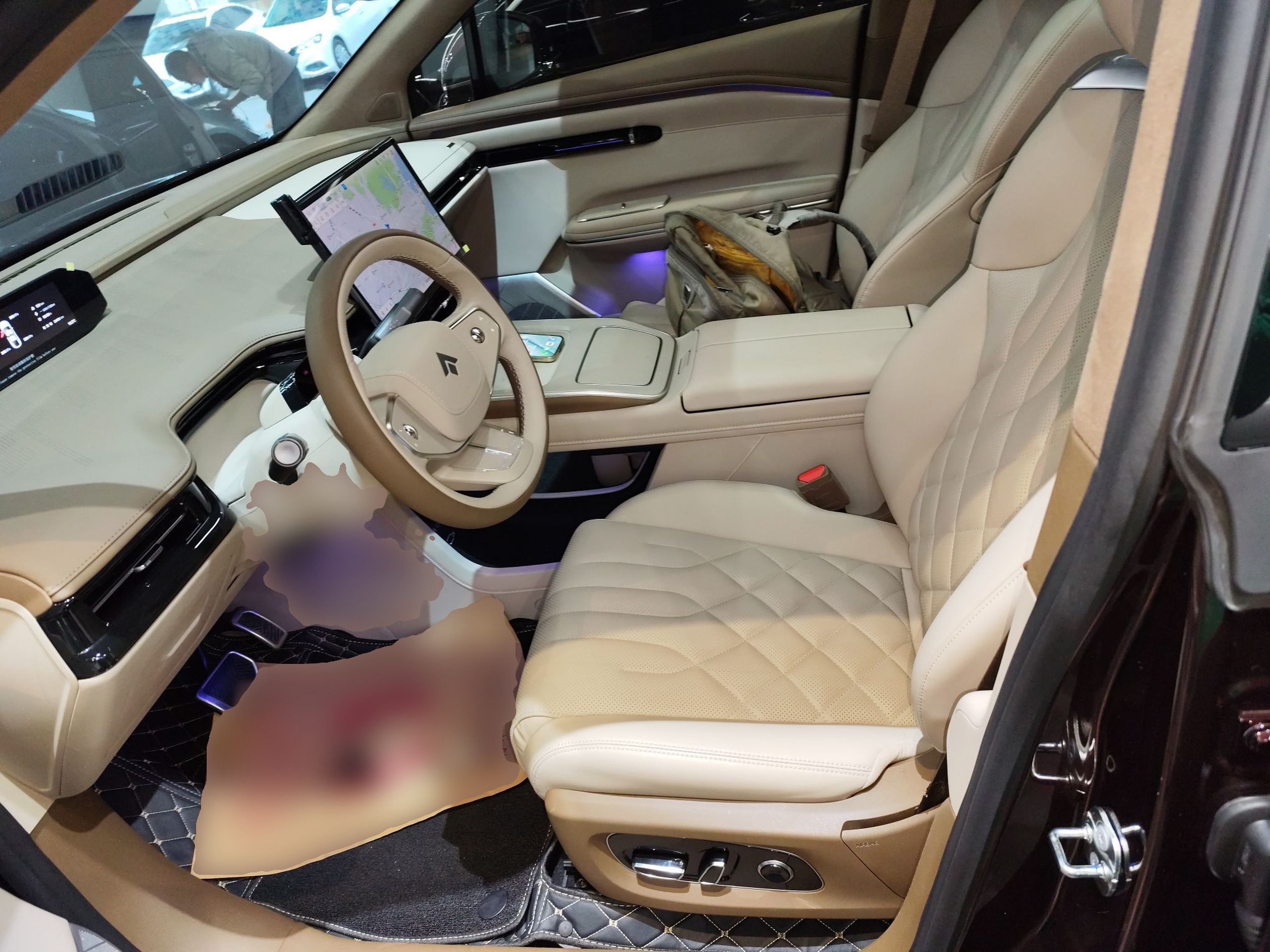 Переднее сиденье в автомобиле