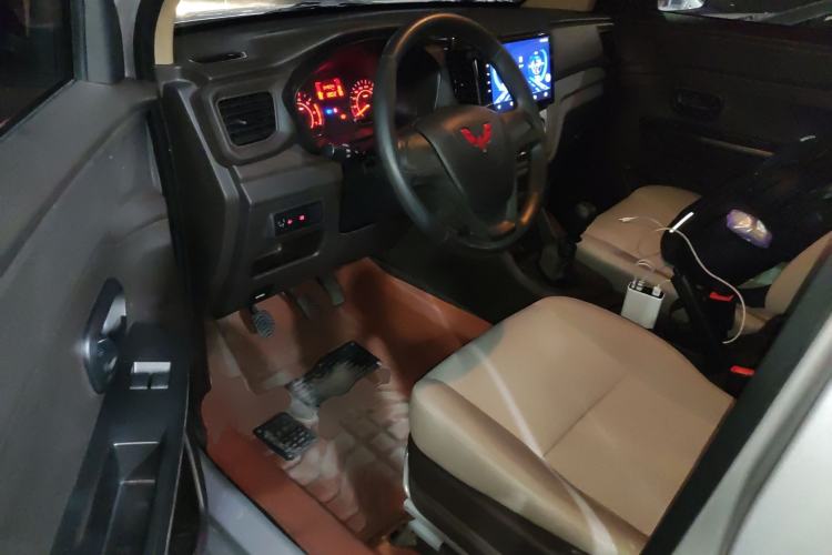 Used Wuling Hongguang V 2022 1.5L Jingqu Edition Enclosed-Window Vehicle with Electric Power Steering LAR