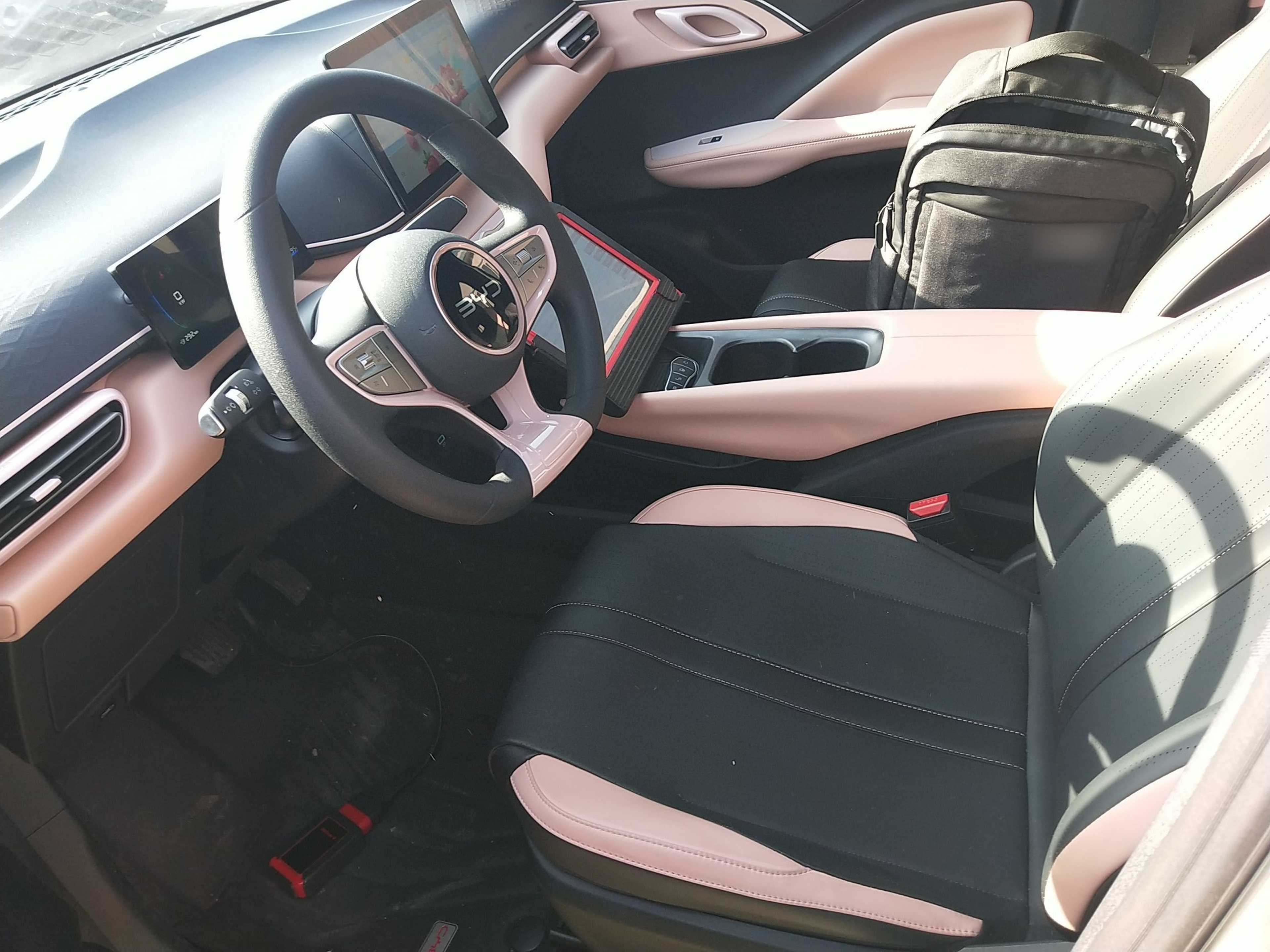 المقاعد الأمامية داخل السيارة