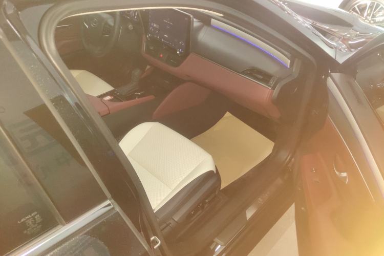 Used Lexus ES 2025 300h Deluxe Edition