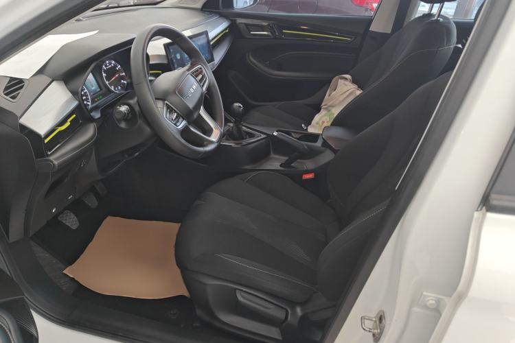 Used Roewe i5 2021 1.5L Manual Platinum Edition
