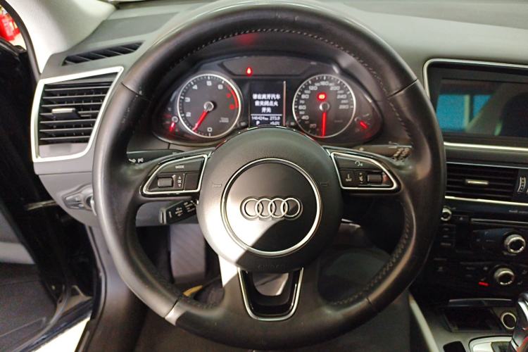 Used Audi Q5 2017 Plus 40 TFSI Ambition Model
