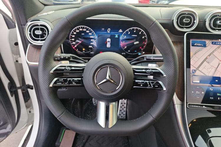 Used Mercedes-Benz GLC 2025 Refreshed GLC 300 L 4MATIC Dynamic Version 5 Seats
