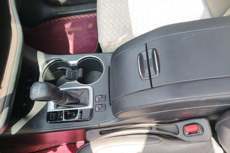 Used Toyota Highlander 2018 2.0T Four-Wheel Drive Luxury Edition 7 Seats China V Emission Standard