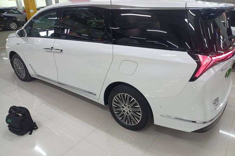 Used Buick GL8 New Energy 2024 Lu Zun Luxury Edition 6-Seater
