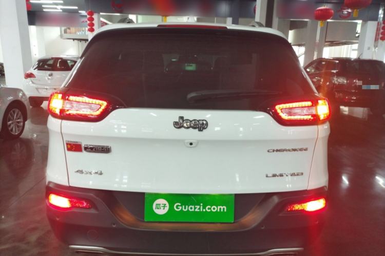 Used  Cherokee 2016 2.4L Superior Edition