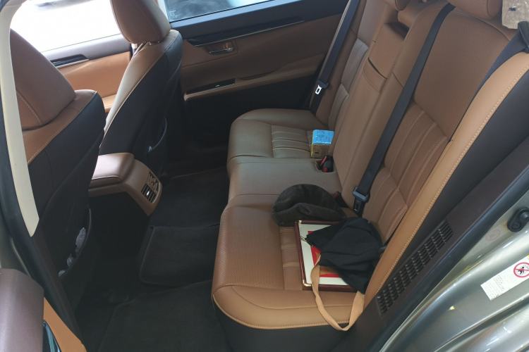 Used Lexus ES 2015 300h Comfort Edition
