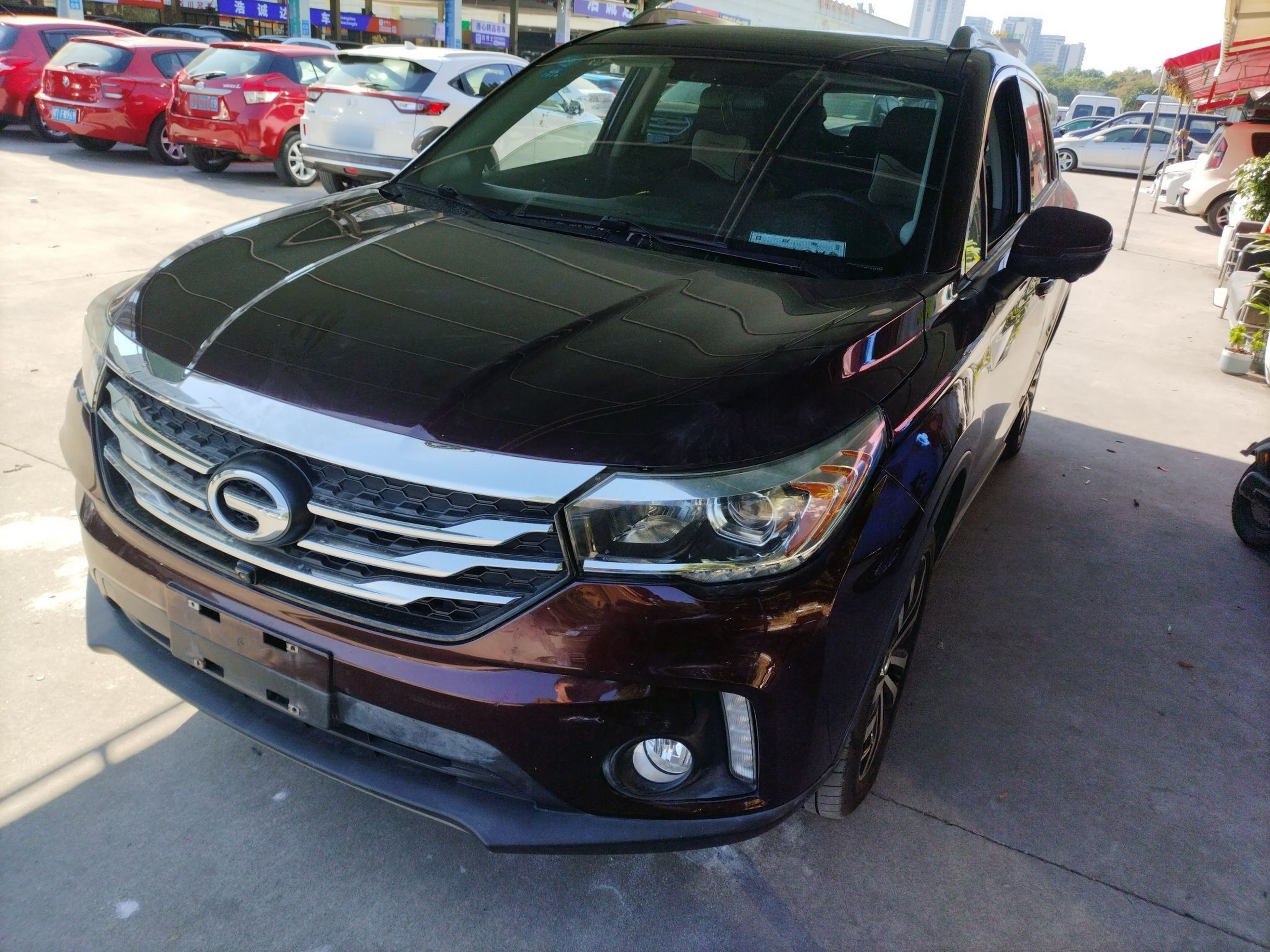 تحت مقدمة السيارة