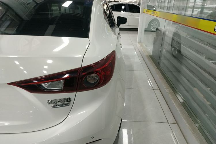 Used Mazda Mazda 3 Axela 2016 Sedan 2.0L Automatic Sport Model
