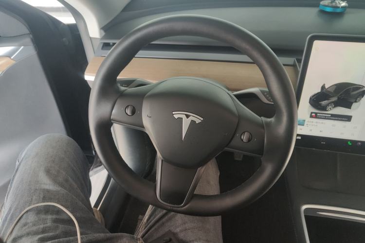 Used Tesla Model Y 2022 Long-Range All-Wheel-Drive Version