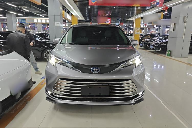 Used Toyota Sienna 2023 2.5L Hybrid Comfort Edition