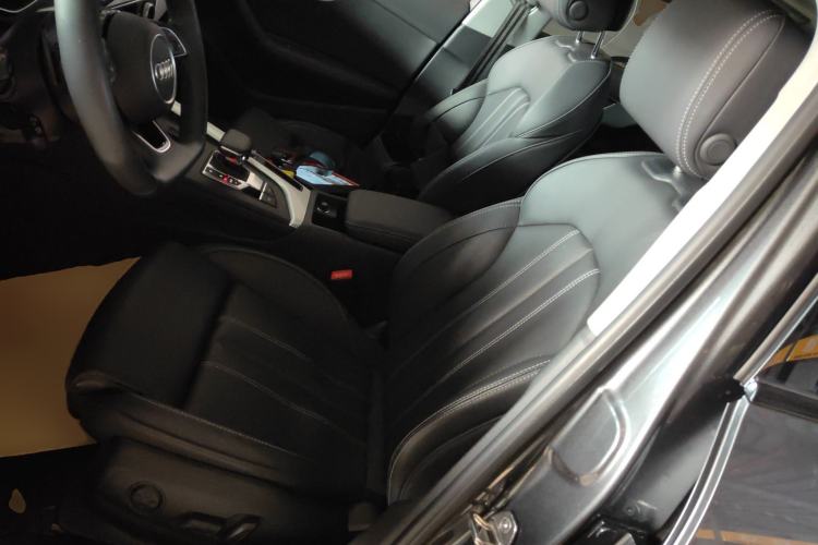 Used Audi A4L 2022 40 TFSI Luxury Dynamic Model
