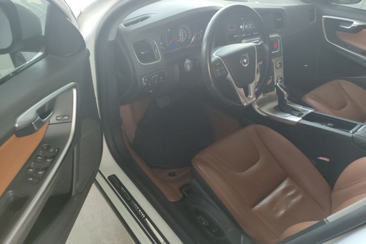 Used Volvo S60 2015 S60L 2.0T Zhiyuan Edition