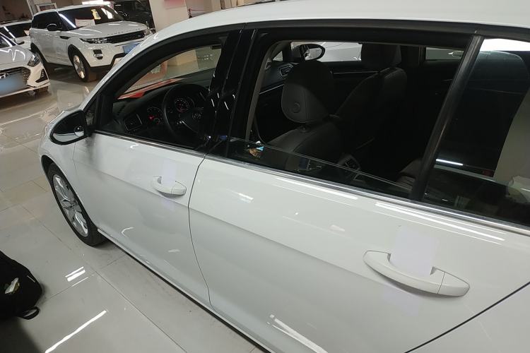 Used Volkswagen Golf 2015 1.4TSI Automatic Flagship Model
