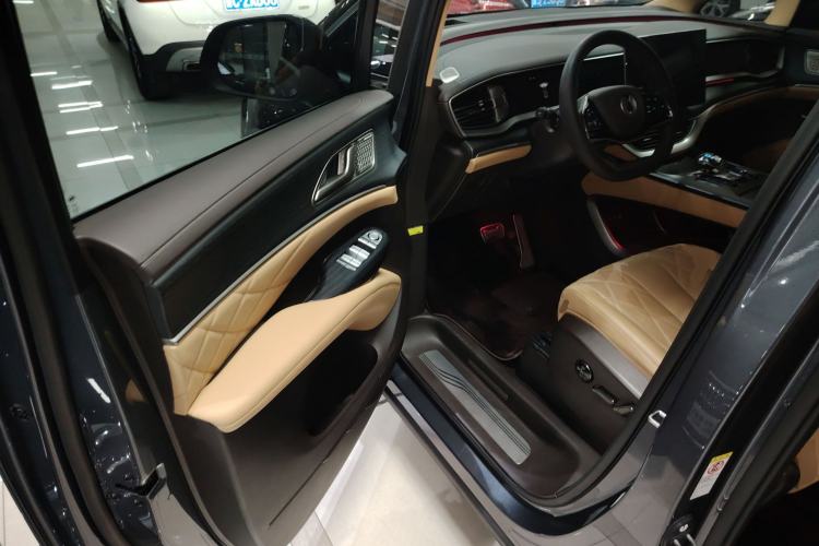 Used Denza D9 2025 DM-i Intelligent Drive 1020 Four-Wheel Drive Flagship Model