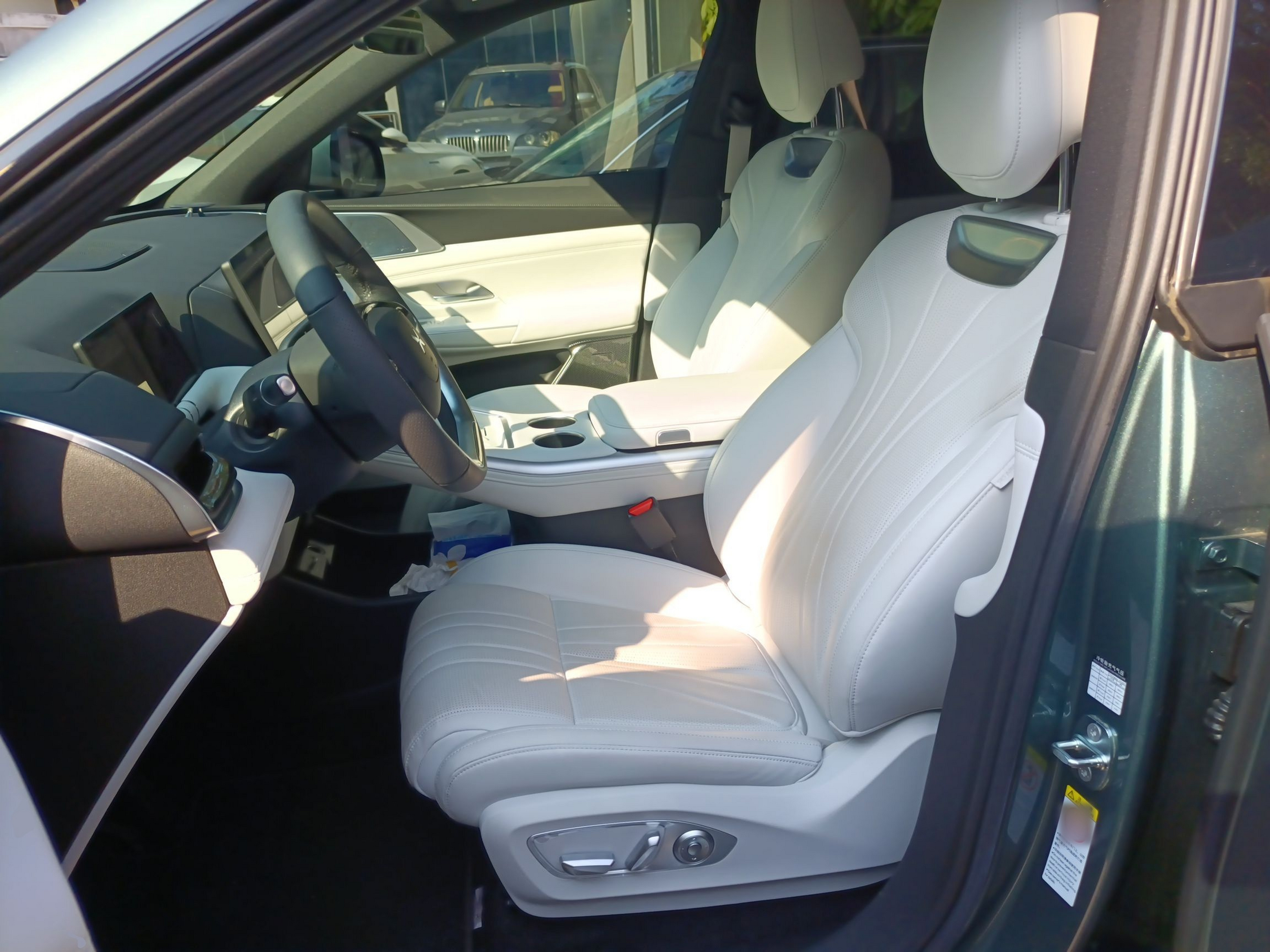 Переднее сиденье в автомобиле