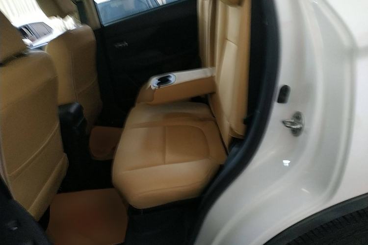 Used Mitsubishi Outlander 2016 2.0L Two-Wheel Drive Fashion Edition 5 Seats