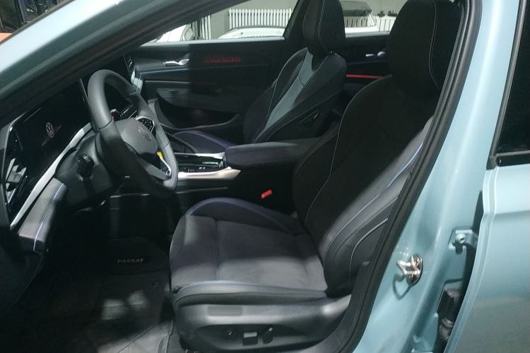 Used Volkswagen Passat 2025 Pro 380TSI Starry Dragon Luxury Edition
