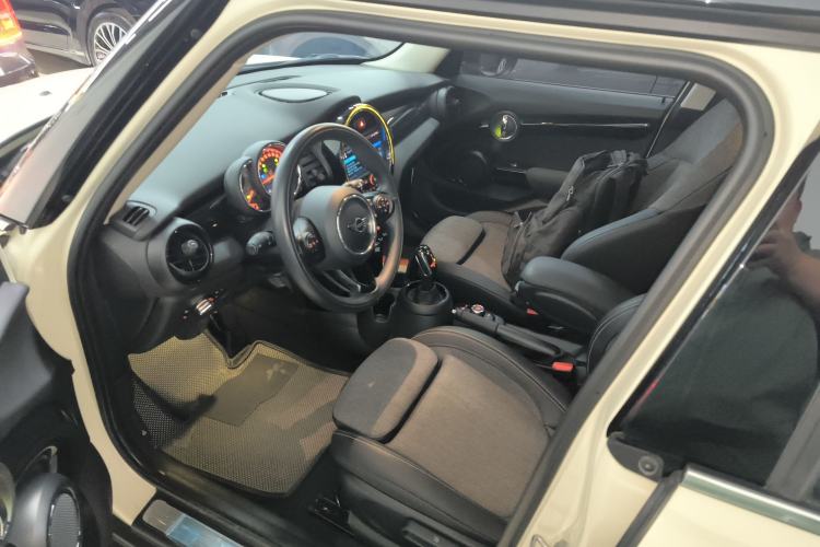 Used  MINI 2019 1.5T COOPER Classic Edition Five-Door Version
