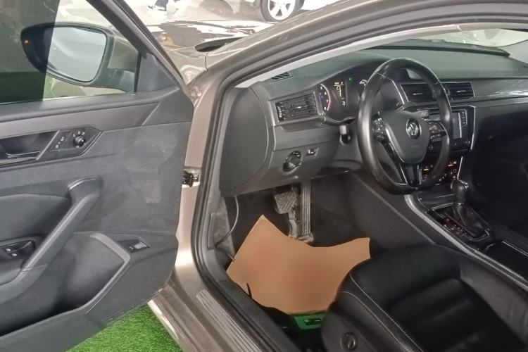 Used Volkswagen Passat 2016 330TSI DSG Luxury Edition
