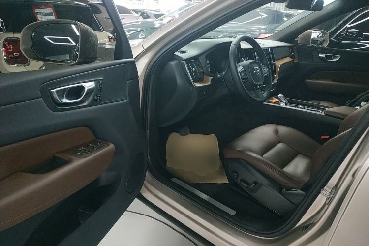 Used Volvo XC60 2023 B5 4x4 Smart Luxury Edition