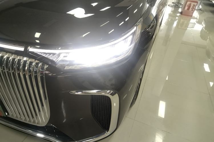 Used VOYAH Dream 2025 EV Four-Wheel Drive Flagship Kunpeng Edition